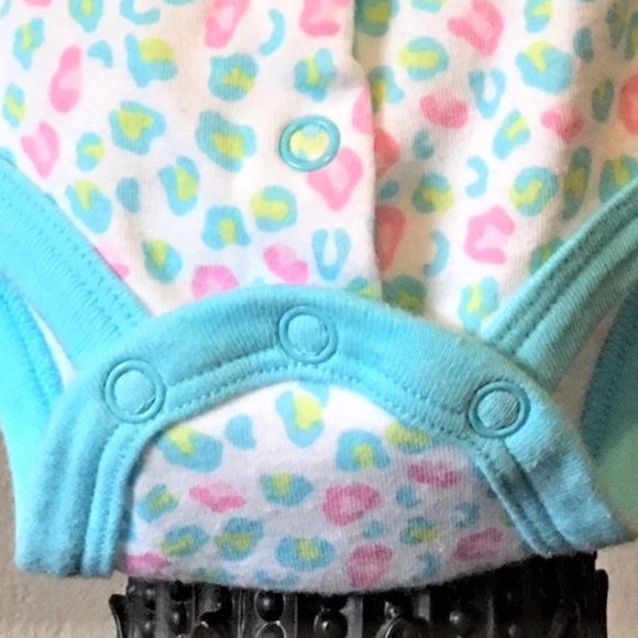 FIRST IMPRESSIONS 3-Bow Flutter Sleeve Onsie  0-3M - Picture 3 of 9